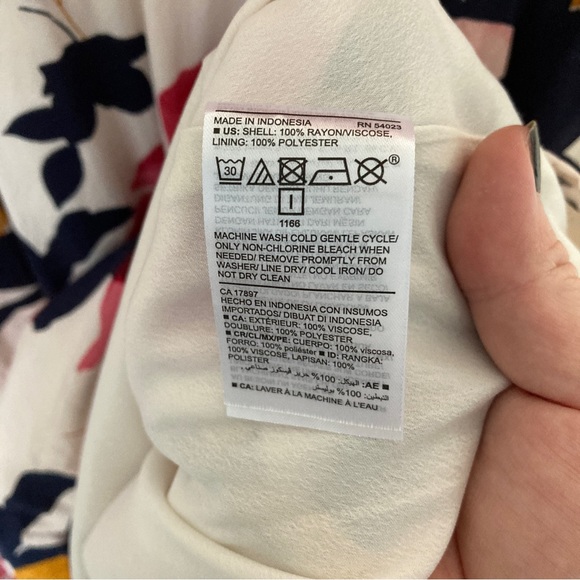 Old Navy Floral V-Neck Short Sleeve Dress - Picture 5 of 5